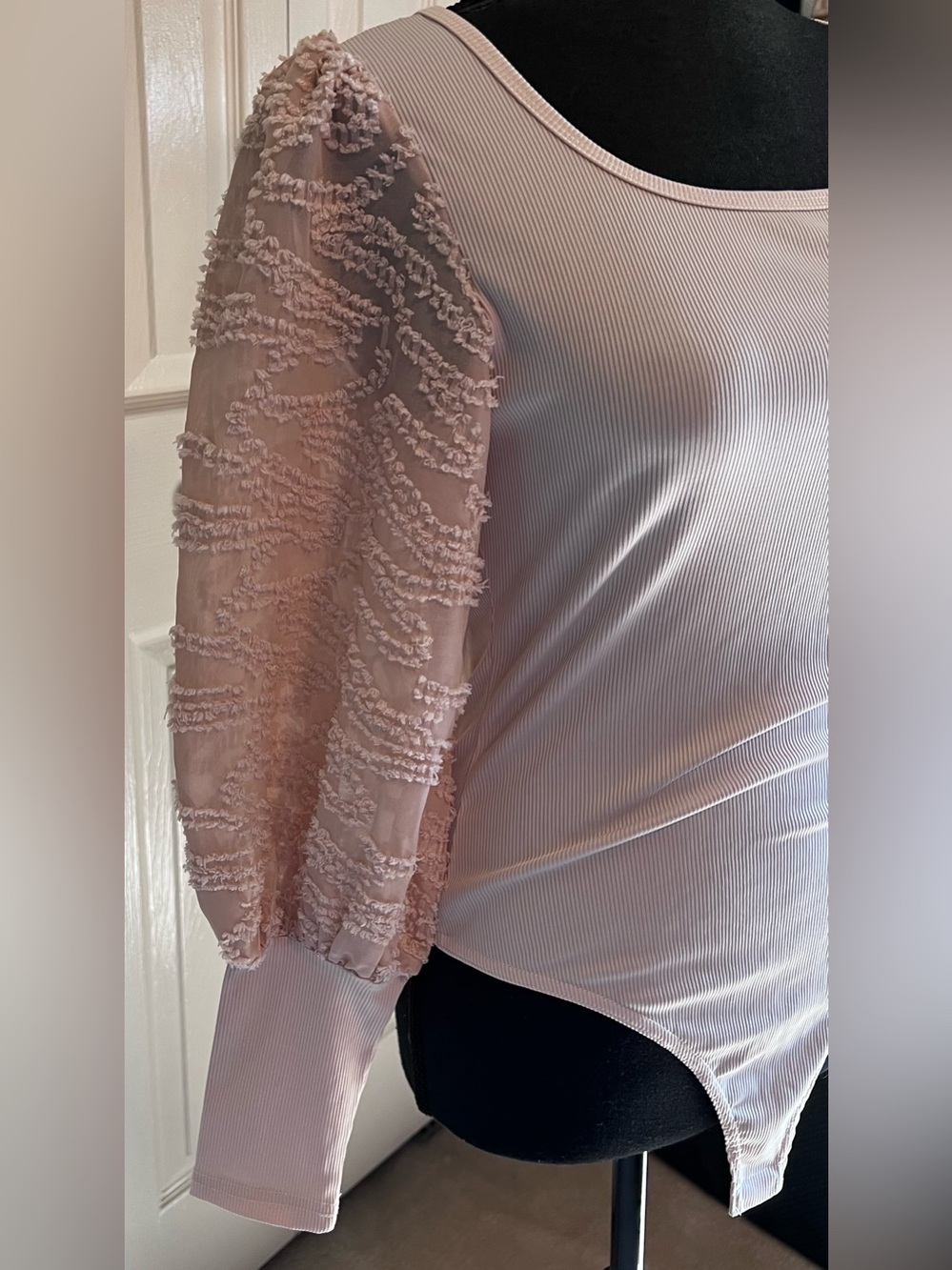 AndTheWhy Textured Puff Sleeve Oatmeal Coquette Bodysuit Women’s Size Medium - Picture 6 of 16